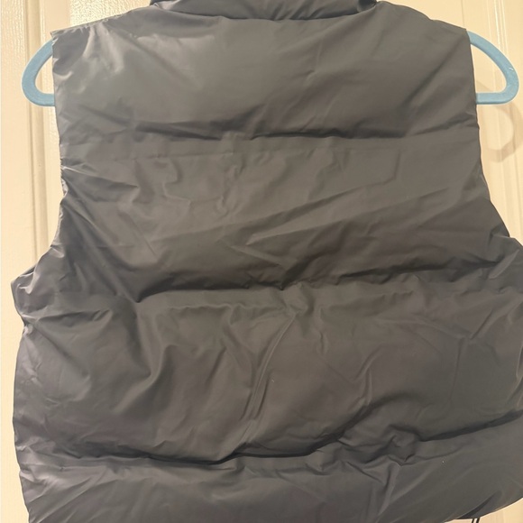 Lightweight Cropped Black Puffer Vest with Pockets NWT - Picture 5 of 5
